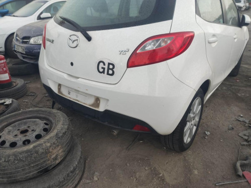 TAPA EXTERIOR COMBUSTIBLE Mazda 2 BERLINA (DE) 