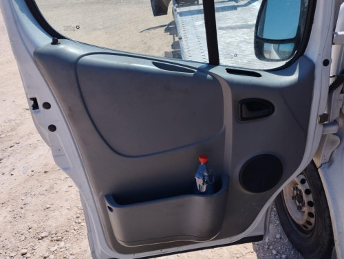 OPEL VIVARO — vehículo donante para recambios 