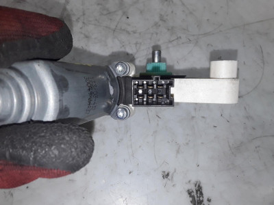 MOTOR ELEVALUNAS TRASERO DERECHO
