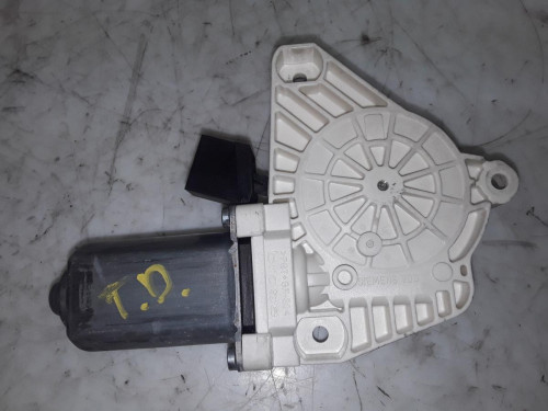 MOTOR ELEVALUNAS TRASERO DERECHO 