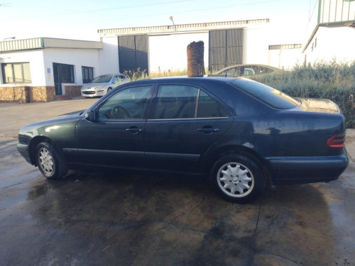 Mercedes-Benz E Berlina (BM 210)(1995->) — vehículo donante para recambios 