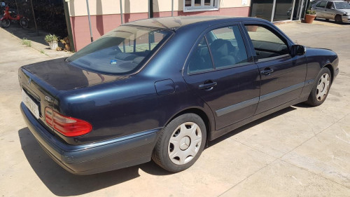 Mercedes-Benz E Berlina (BM 210)(1995->) — vehículo donante para recambios 