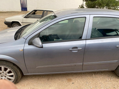 OPEL ASTRA H BERLINA