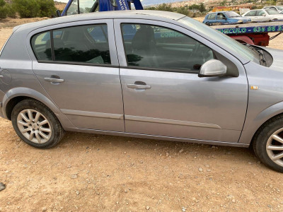 OPEL ASTRA H BERLINA