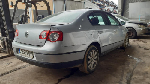  VOLKSWAGEN PASSAT BERLINA (3C2) 