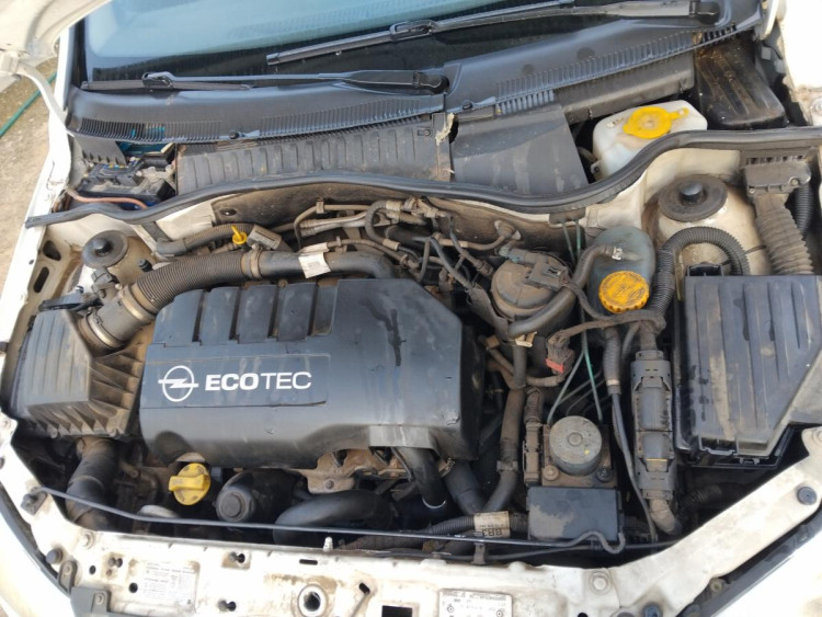 Opel Corsa C (2003->) SIN IDENTIFICAR