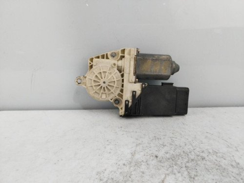 MOTOR ELEVALUNAS DELANTERO DERECHO 