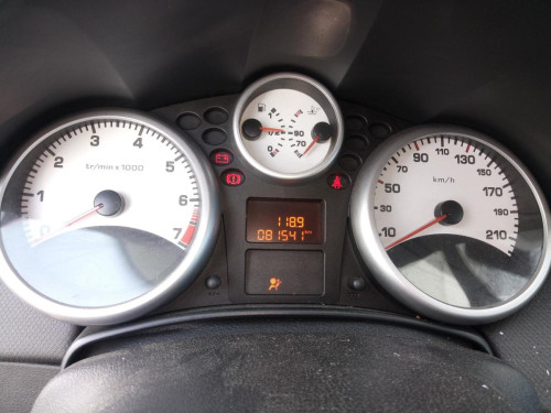 PEUGEOT 207 — vehículo donante para recambios 