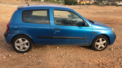 RENAULT CLIO II FASE II (B/CB0) — vehículo donante para recambios 