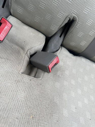 ENGANCHE CINTURON TRASERO IZQUIERDO NISSAN MICRA (K12E) 