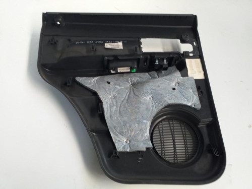  GUARNECIDO PUERTA TRASERA DERECHA CHRYSLER JEEP CHEROKEE 