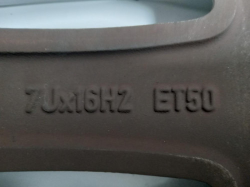 LLANTA FORD FOCUS BERLINA (CAP) 