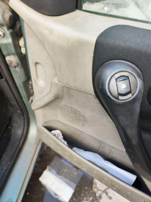 ELEVALUNAS DELANTERO DERECHO