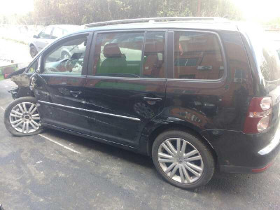 VOLKSWAGEN TOURAN (1T2)