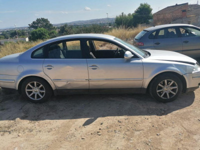VOLKSWAGEN PASSAT BERLINA (3B3)