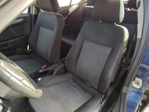 OPEL ASTRA H BERLINA — vehículo donante para recambios 