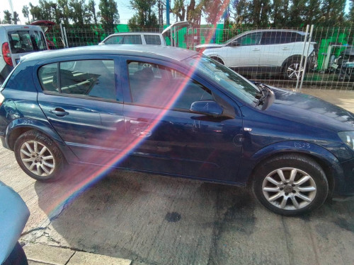 OPEL ASTRA H BERLINA — vehículo donante para recambios 