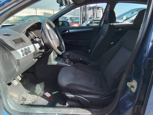 OPEL ASTRA H BERLINA — vehículo donante para recambios 