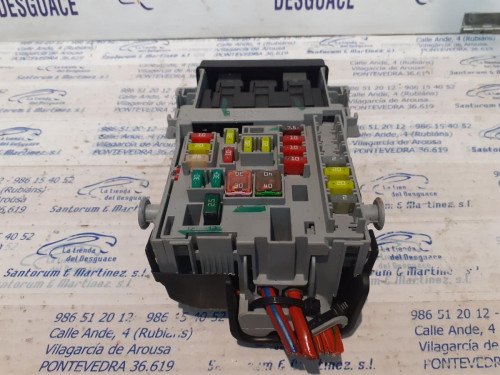  CAJA RELES / FUSIBLES 
