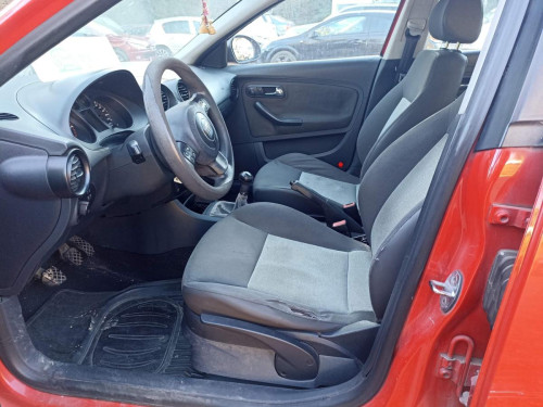 SEAT IBIZA (6L1) — vehículo donante para recambios 