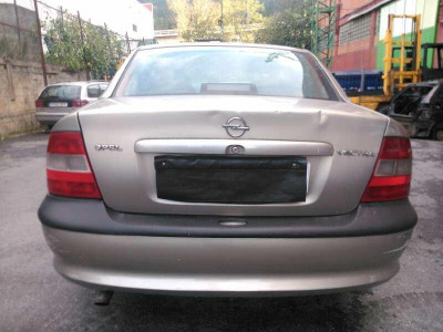 OPEL VECTRA B BERLINA