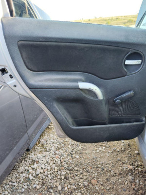 GUARNECIDO PUERTA TRASERA IZQUIERDA