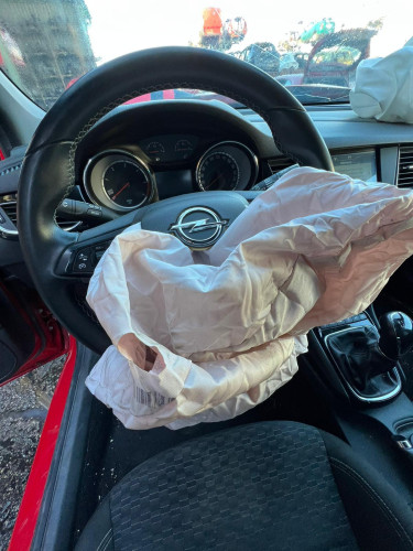 OPEL ASTRA K BERLINA 5P de segunda mano