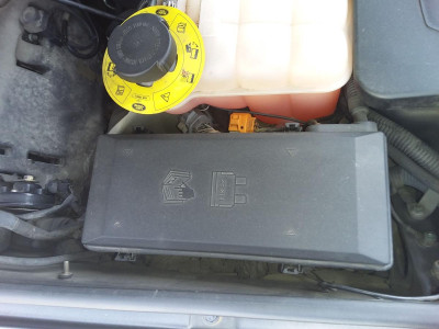 CAJA RELES / FUSIBLES