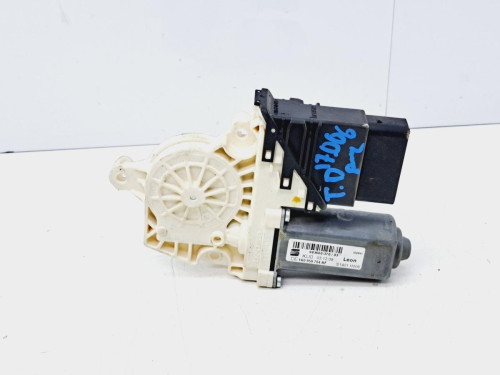 MOTOR ELEVALUNAS TRASERO DERECHO Seat LEON (1P1) 