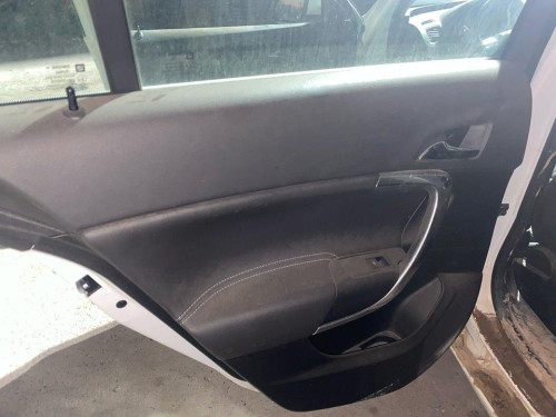  OPEL INSIGNIA BERLINA 