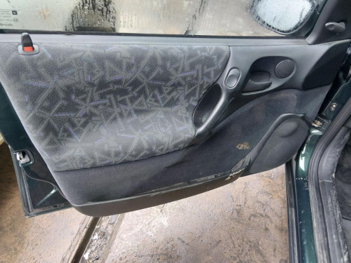 OPEL VECTRA B BERLINA — vehículo donante para recambios 