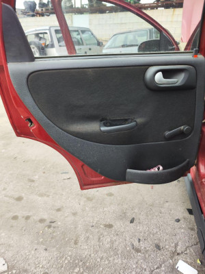 GUARNECIDO PUERTA TRASERA IZQUIERDA