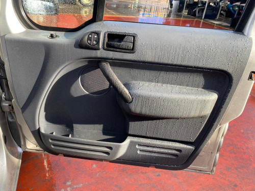 FORD TRANSIT CONNECT (TC7) — vehículo donante para recambios 