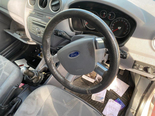 FORD TRANSIT CONNECT (TC7) — vehículo donante para recambios 