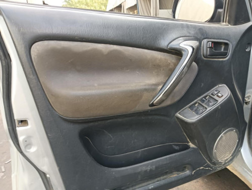 TOYOTA RAV4 (A2) — vehículo donante para recambios 