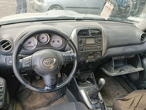 TOYOTA RAV4 (A2) — vehículo donante para recambios 