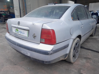 VOLKSWAGEN PASSAT BERLINA (3B2)