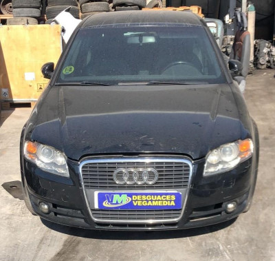 AUDI A4 BERLINA (8E)