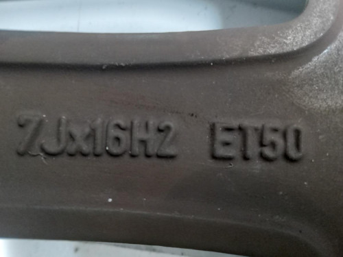 LLANTA FORD FOCUS BERLINA (CAP) 