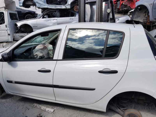 RENAULT CLIO III — vehículo donante para recambios 