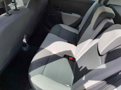 RENAULT CLIO III — vehículo donante para recambios 
