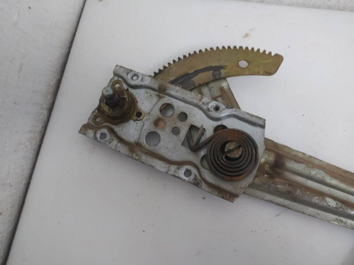  ELEVALUNAS DELANTERO DERECHO MITSUBISHI 