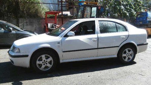  SKODA OCTAVIA BERLINA (1U2) 