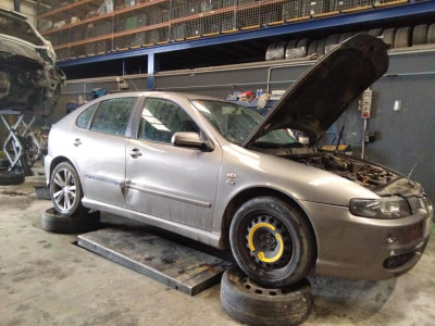 SEAT LEON (1M1)