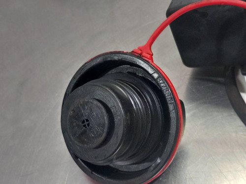 TAPA EXTERIOR COMBUSTIBLE OPEL CORSA E 