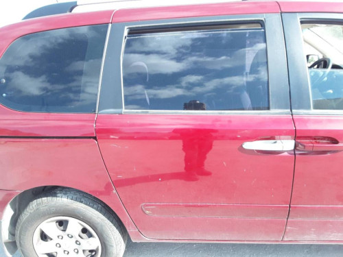 PUERTA TRASERA DERECHA Kia CARNIVAL 