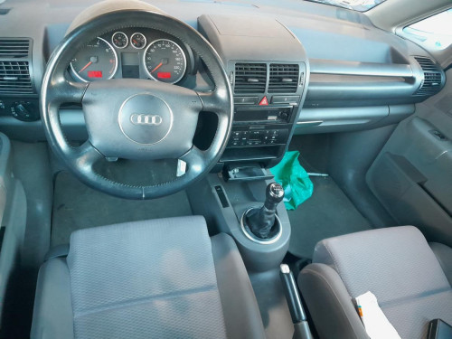 AUDI A2 (8Z) — vehículo donante para recambios 