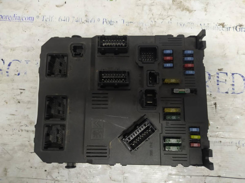  CAJA RELES / FUSIBLES 