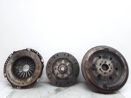 KIT EMBRAGUE VOLKSWAGEN PASSAT BERLINA (3B3) 