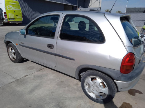 OPEL CORSA B — vehículo donante para recambios 